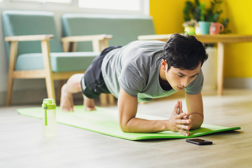 5 Manfaat Plank bagi Kesehatan dan Cara Melakukannya